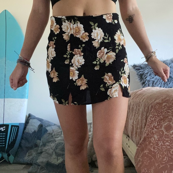 Forever 21 Dresses & Skirts - mini floral skirt w two slits